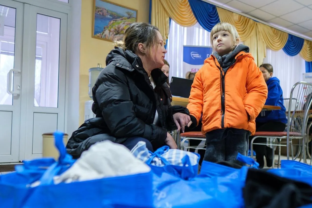 Із прифронтових населених пунктів Дніпропетровської та Запорізької областей евакуюють більше 3 тисяч дітей з родинами