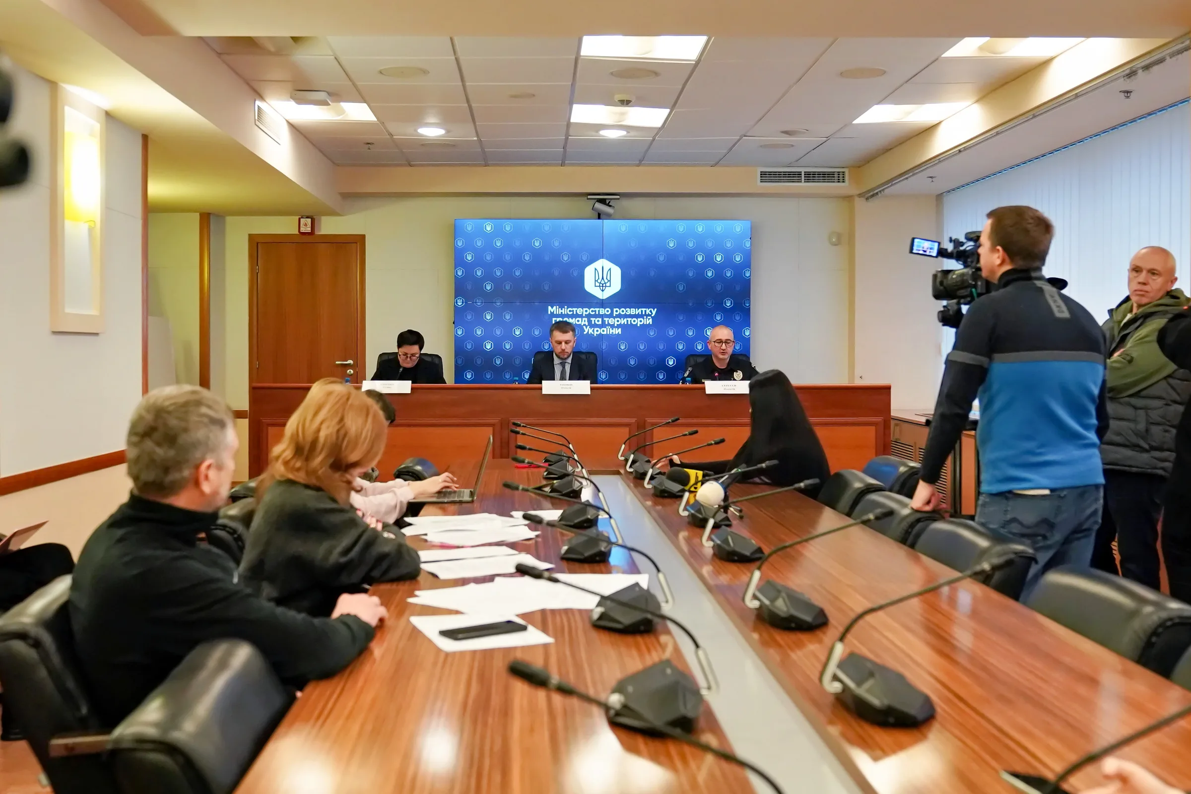 Цілодобова гаряча лінія 15-48 працює як оперативний канал допомоги для людей, які потребують евакуації, – Олексій Рябикін